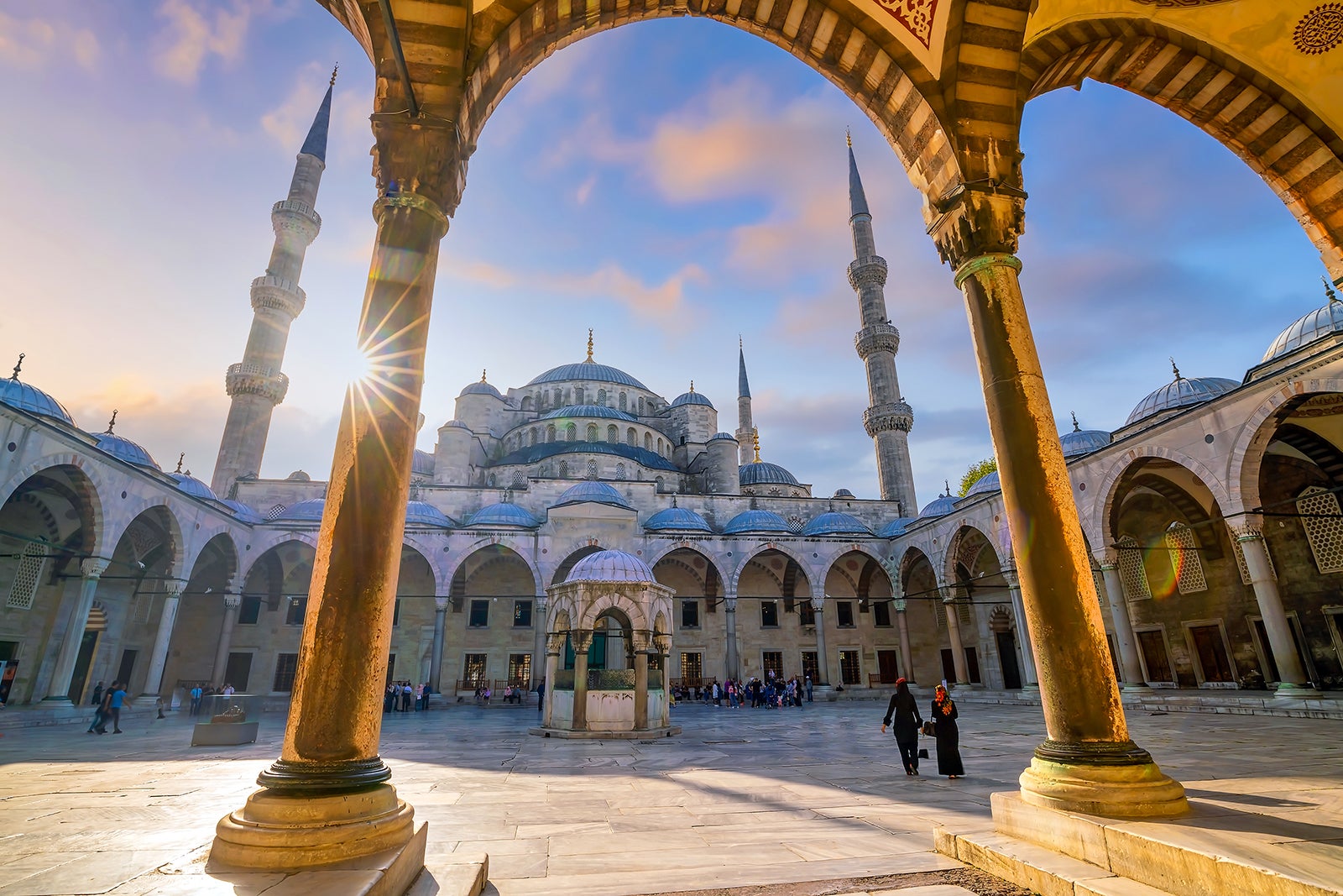 Navigating Istanbul: Eseential Tips with Transferinturkey.com